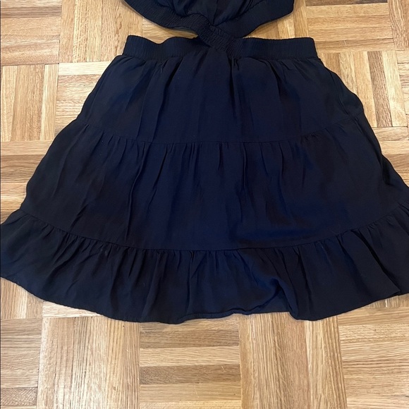 Leani Elegant Black Dress with Ruffled Sleeves size small. - Picture 4 of 9